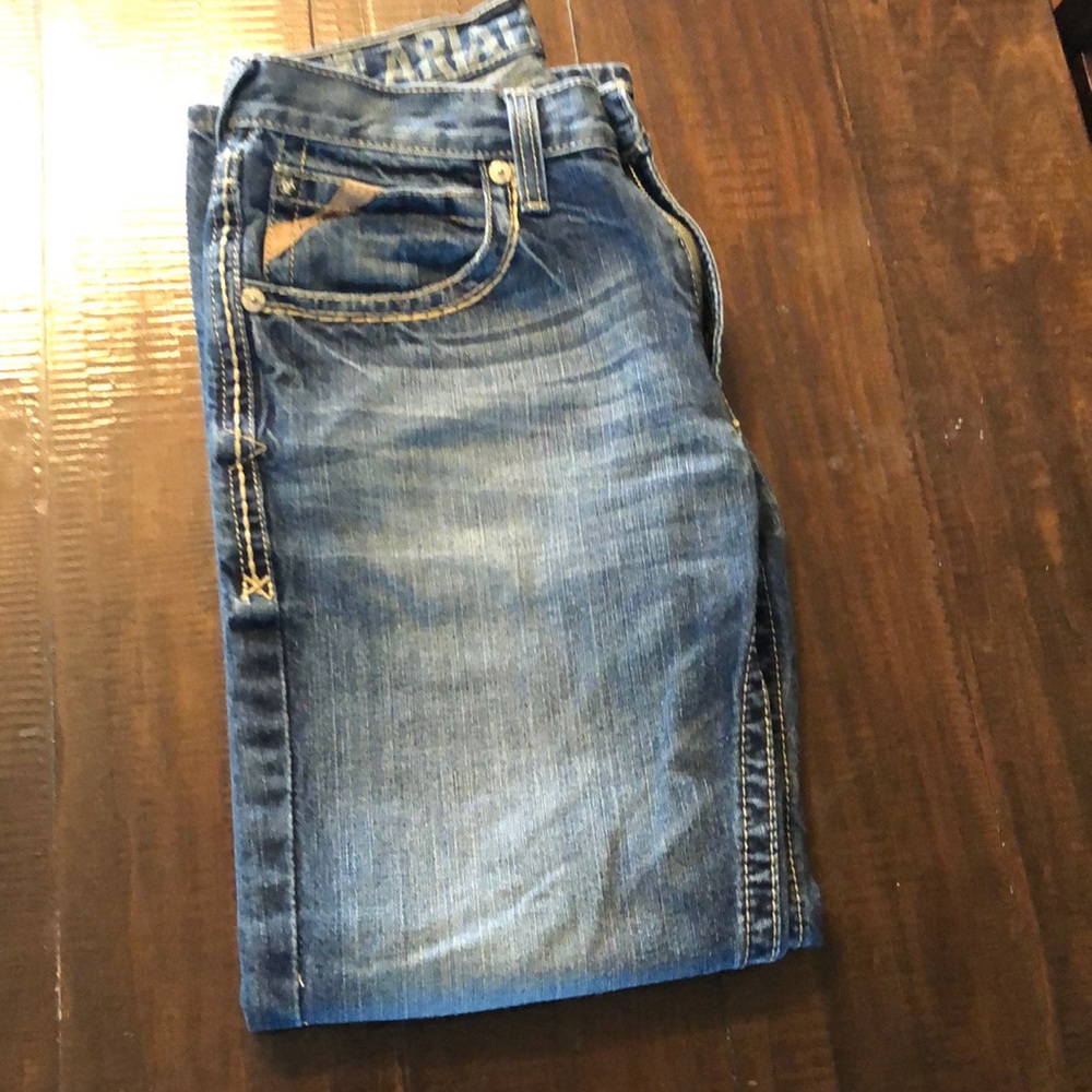 Ariat men’s blue jeans; 32x30